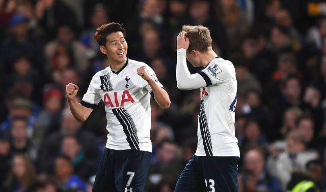  勒沃库森主帅运筹帷幄，换人调整激活进攻体系