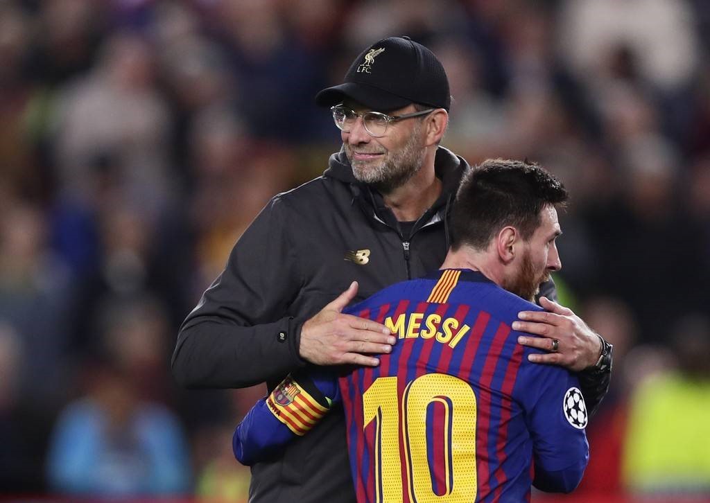  曼城中场核心助攻帽子戏法血洗狼队